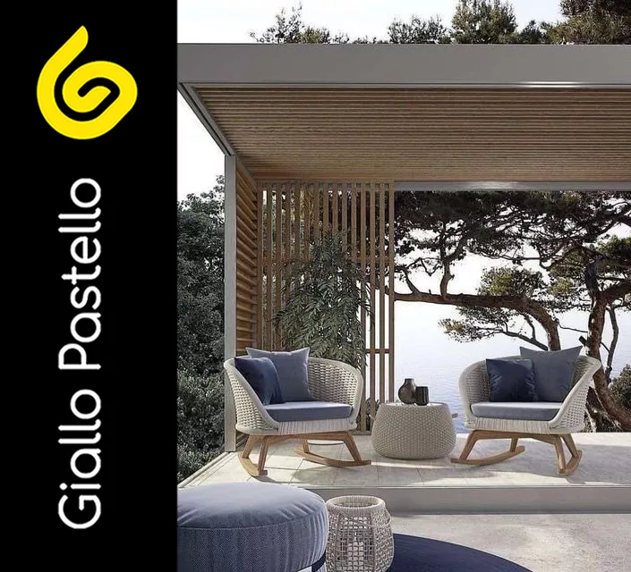 Arredare esterni: terrazzo con sedie - Giallo Pastello Interior Design Brescia