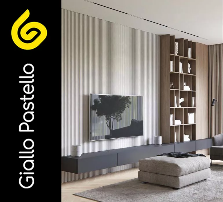 Arredare soggiorno: soggiorno con tv e mensole - Giallo Pastello Interior Design Brescia